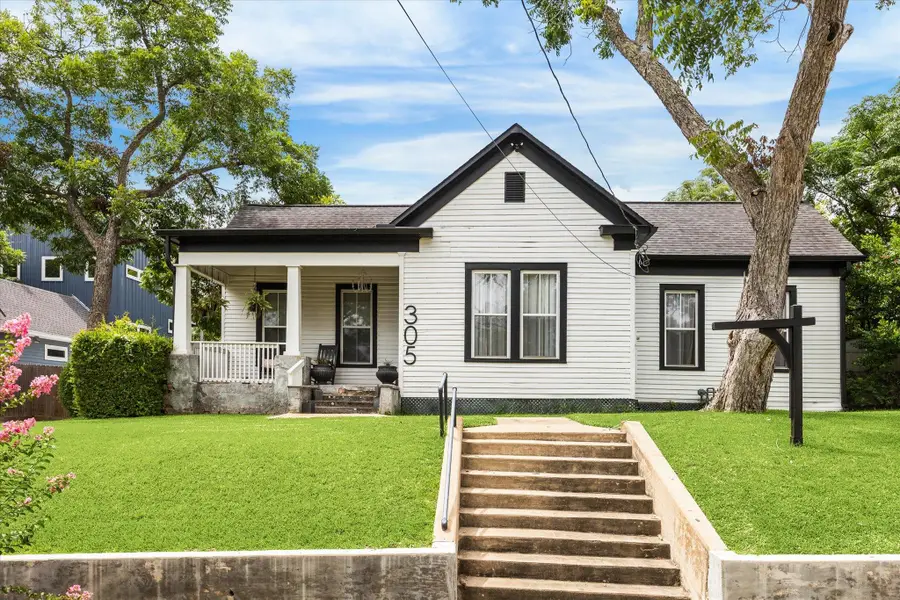 305 W Alamo St, Brenham, TX 77833 - #2