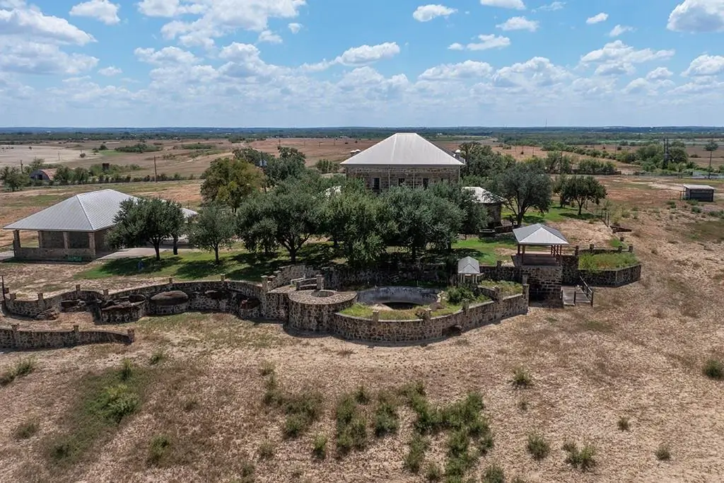 6887 Von Ormy Rd, Von Ormy, TX 78073 - #1