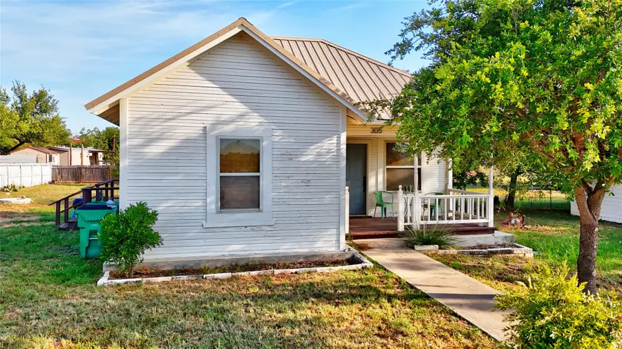 305 Tarrant St, Llano, TX 78643 - #3