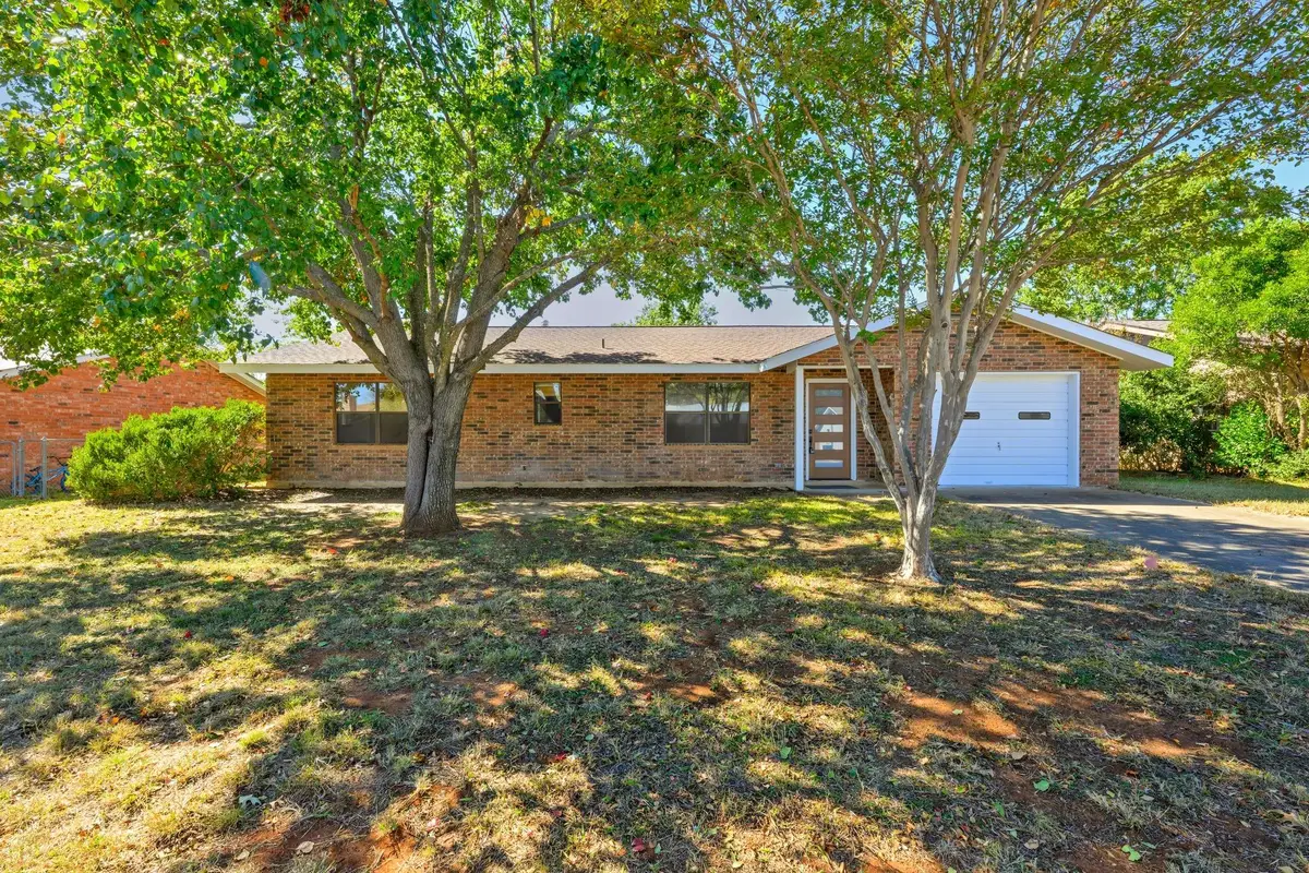 203 Broadmoor Dr, Fredericksburg, TX 78624 - Image #1