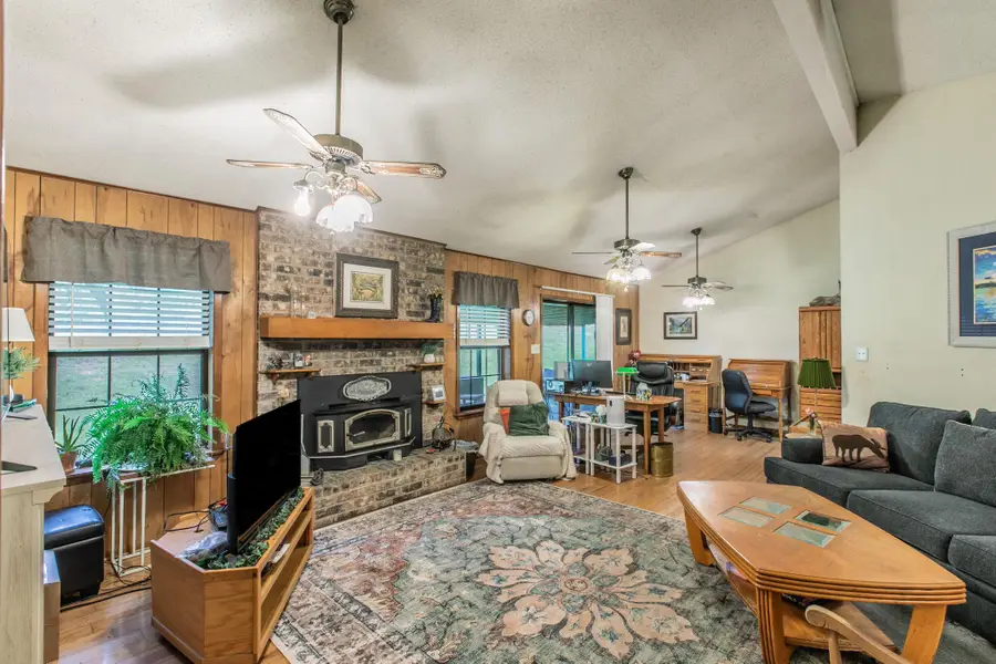 136 Redbird Ln, Smithville, TX 78957 - #3