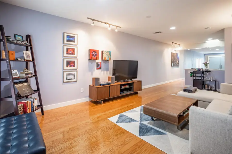 1115 W 10th St #205, Austin, TX 78703 - #2