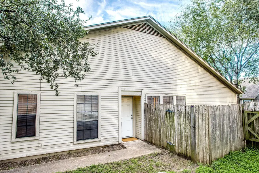8811 Clearbrook Trl, Austin, TX 78729 - #3