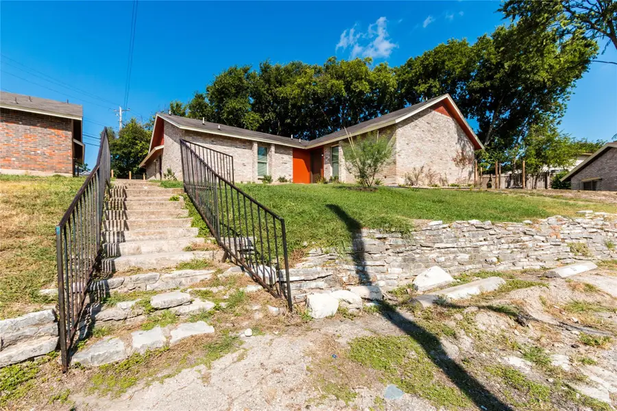 1900 Valley Hill Cir, Austin, TX 78741 - Image #2