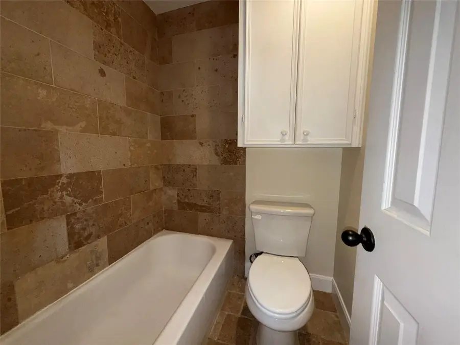 5 Tournament Way Dr #7, The Hills, TX 78738 - #2