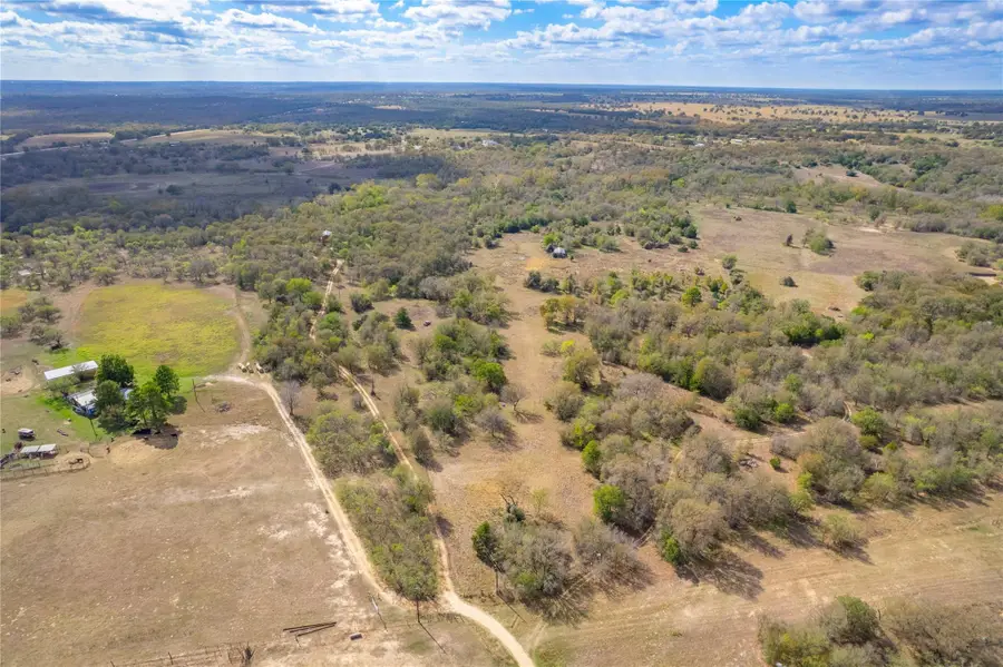 000 Armadillo Ln, Bastrop, TX 78602 - Image #2