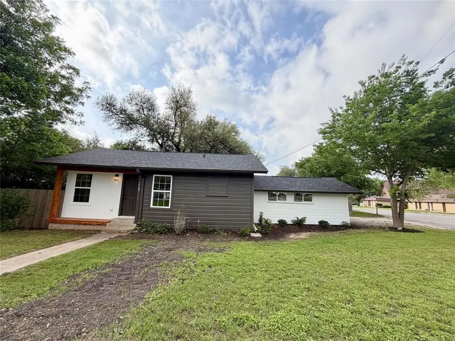 1709 Cecelia St, Taylor, TX 76574 - #2