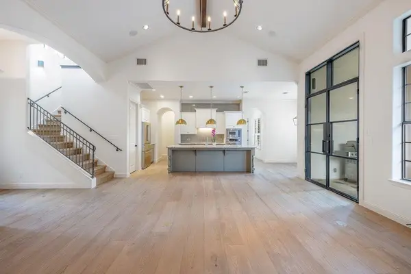 114 Golden Bear Dr, Austin, TX 78738