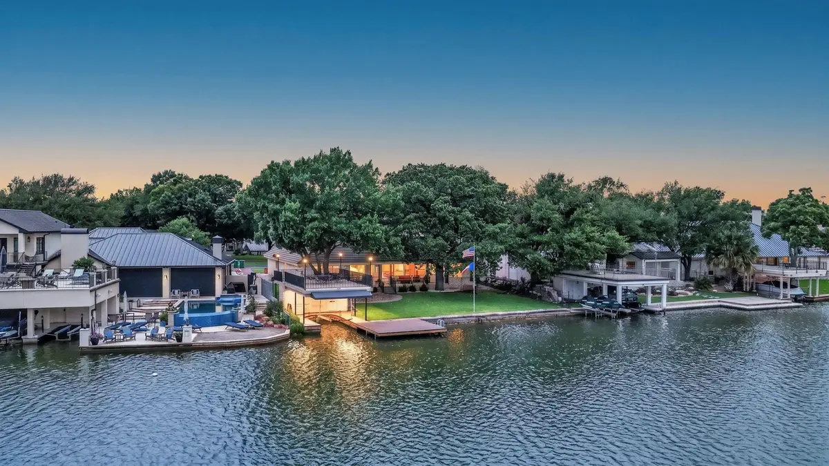 909 Red Sails Dr, Horseshoe Bay, TX 78657 - #1