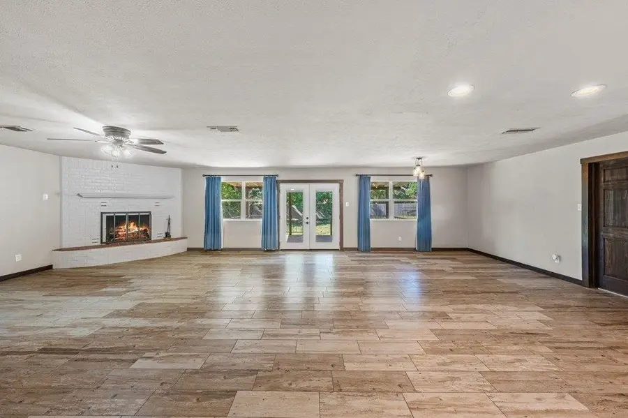 104 Westwood Ln, Kerrville, TX 78028 - Image #2