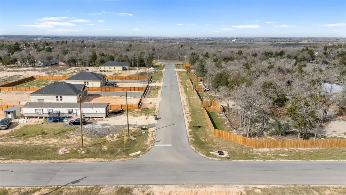 131 Los Robles Rd, Elgin, TX 78621 - #1