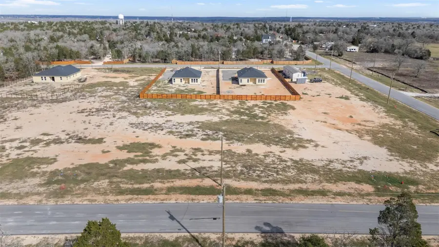 131 Los Robles Rd, Elgin, TX 78621 - #2