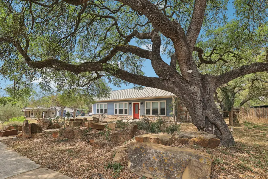 418 W Holland St, San Marcos, TX 78666 - #3