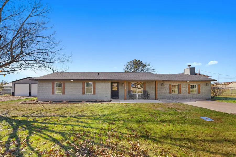 301 N 8th St, Jarrell, TX 76537 - Image #2