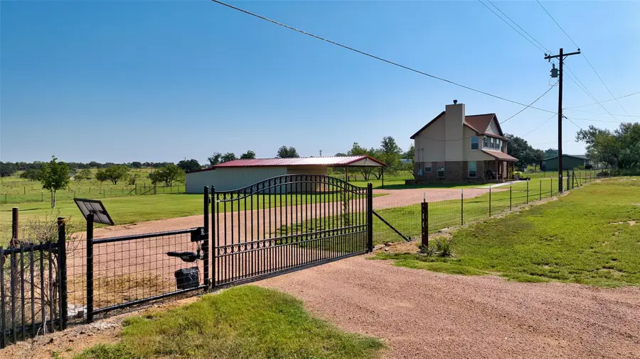 1004 E Pontotoc St, Mason, TX 76856 - Image #2