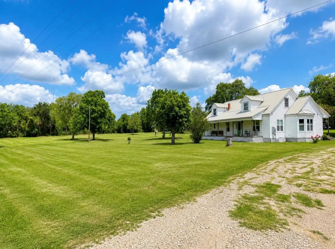 235 Park Ln, Fayetteville, TX 78940 - #1