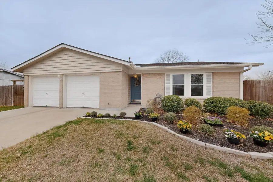 1306 Lawnmont Dr, Round Rock, TX 78664 - #2