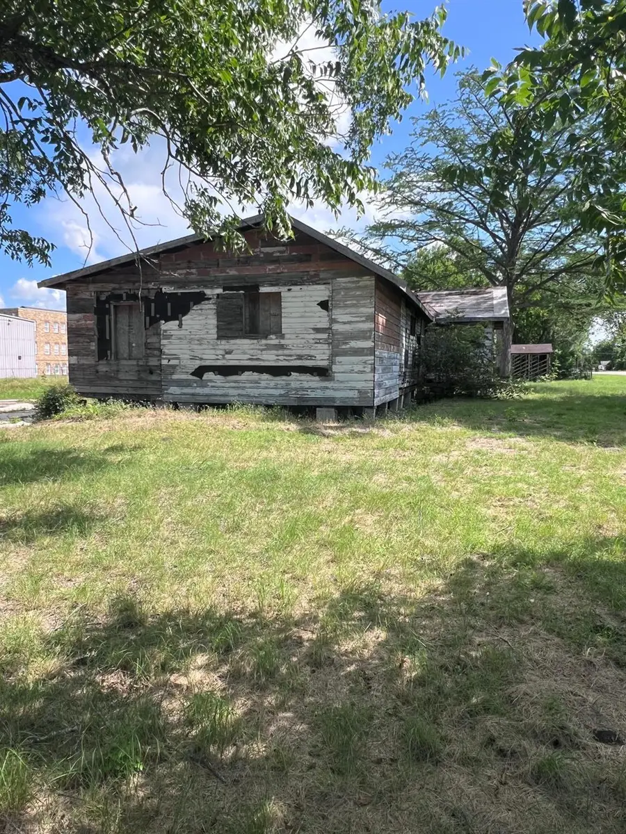 241 N Lucy St, Bartlett, TX 76511 - #2