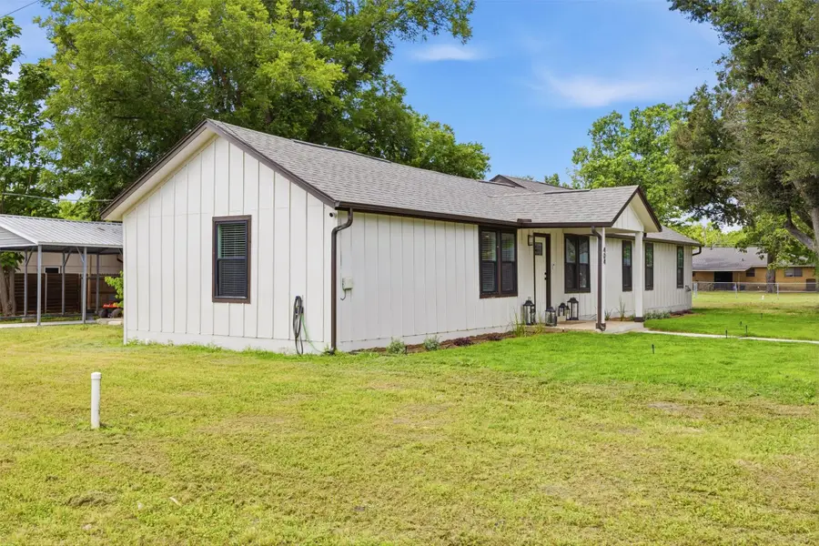 404 E Wolf St, Granger, TX 76530 - #2