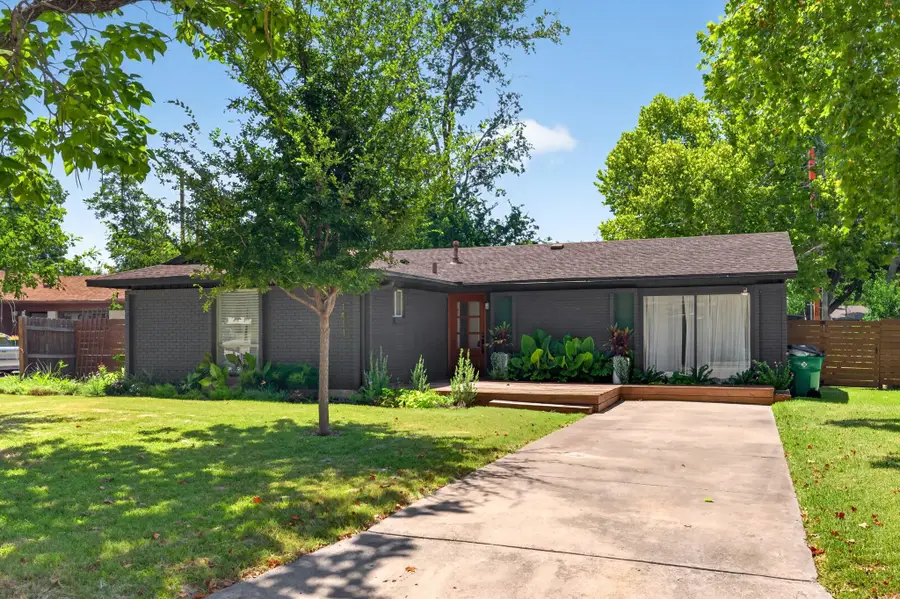 1411 Gilmore St, Taylor, TX 76574 - #3