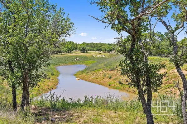 59 Balcones Dr, Johnson City, TX 78636