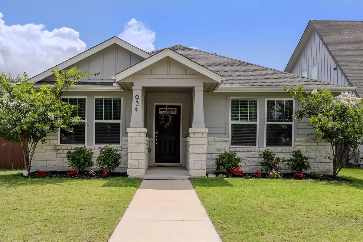 934 Main St, Hutto, TX 78634 - #1