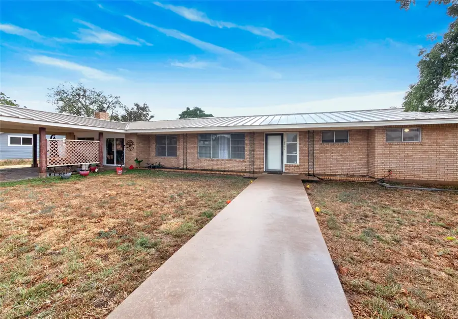 1205 W Haynie St, Llano, TX 78643 - #2