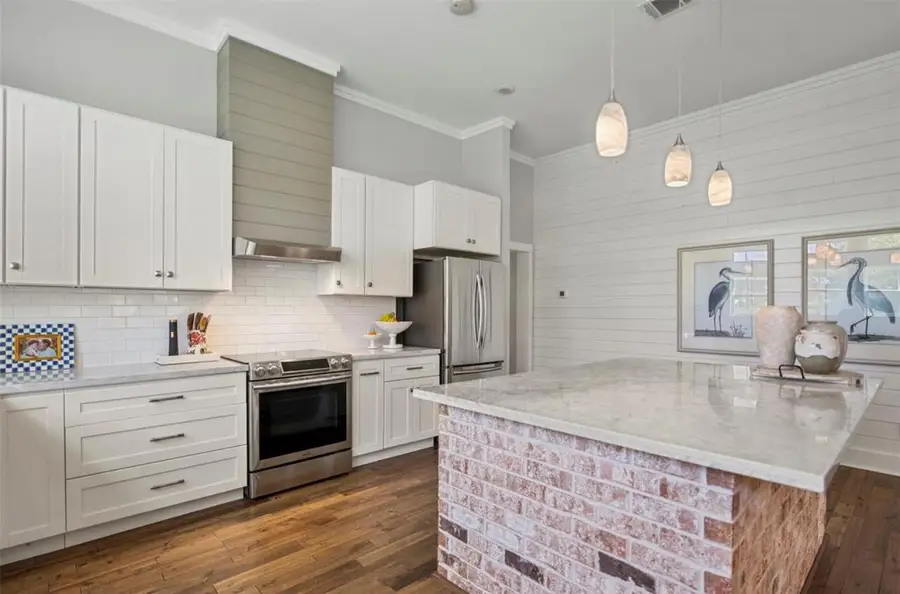 539 Elm St, New Ulm, TX 78950 - Image #3