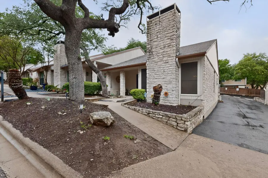 8821 Honeysuckle Trl W, Austin, TX 78759 - #2