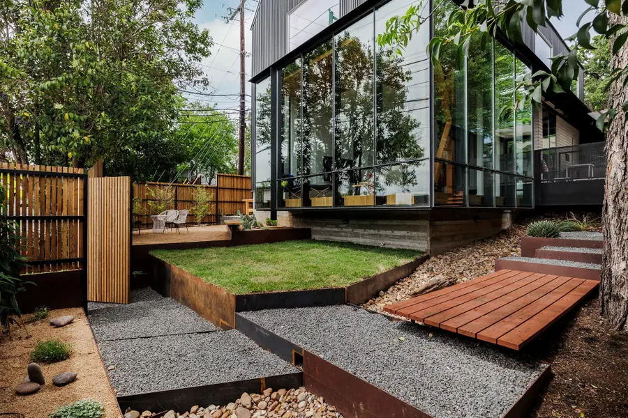 2700 E 12th St, Austin, TX 78702 - #3