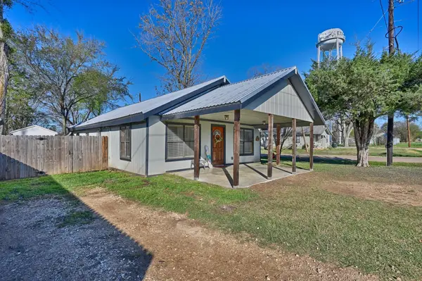 533 Giddings St, Lexington, TX 78947