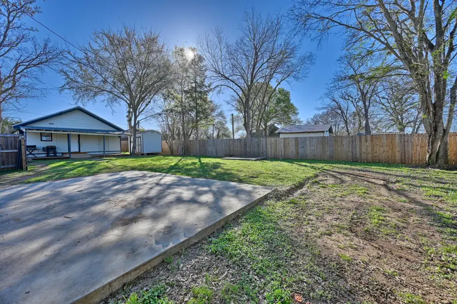 533 Giddings St, Lexington, TX 78947 - #3