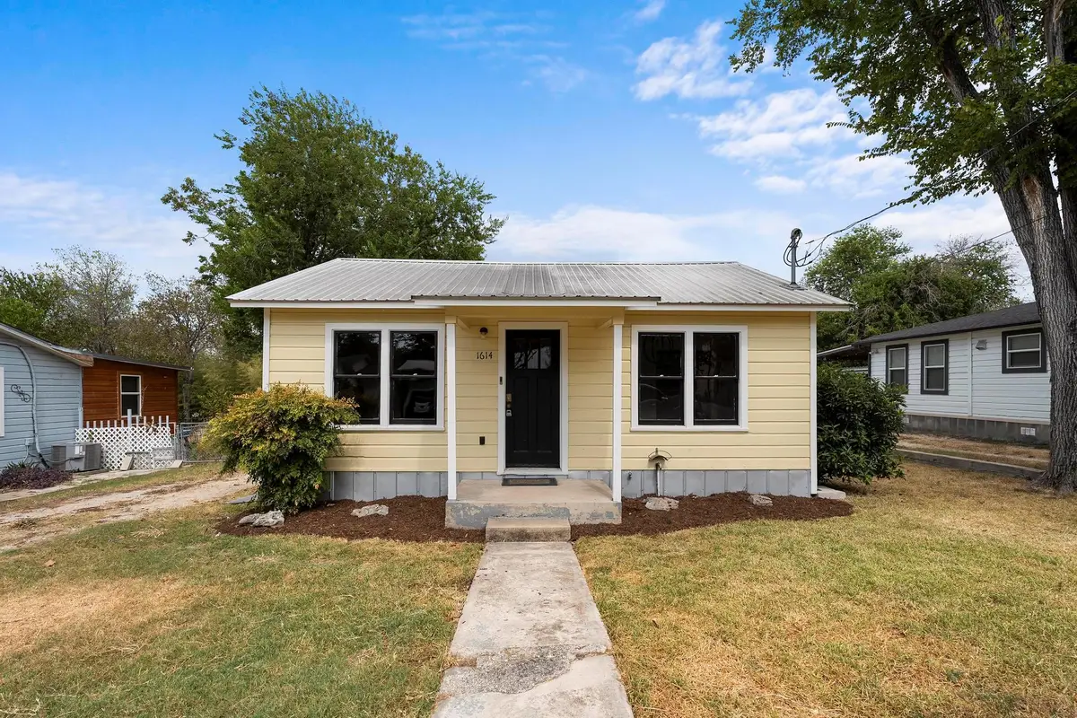 1614 N Lynn St, Taylor, TX 76574 - #1