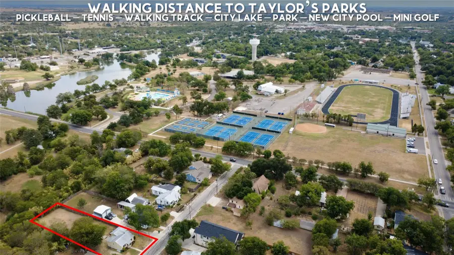 1614 N Lynn St, Taylor, TX 76574 - #2