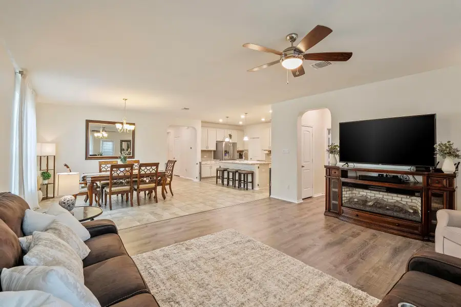 1004 Grand Teton Trl, Taylor, TX 76574 - #3