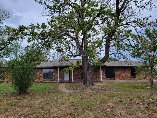803 E 2nd St, Elgin, TX 78621