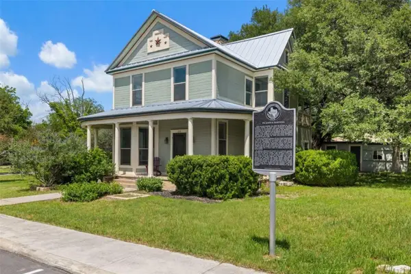208 Avenue G, Johnson City, TX 78636