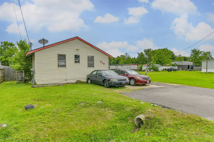 639 E St Charles Dr, Crosby, TX 77532 - #3