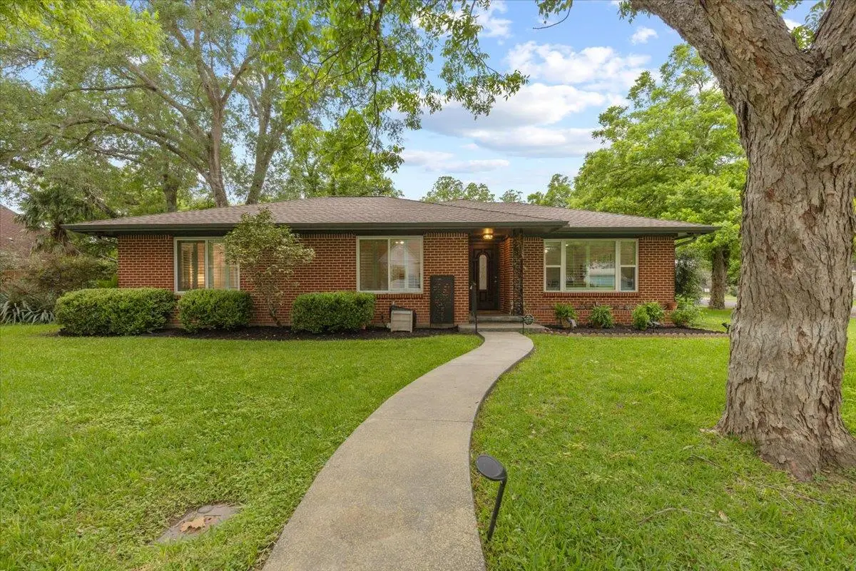 607 Short St, Smithville, TX 78957 - #1