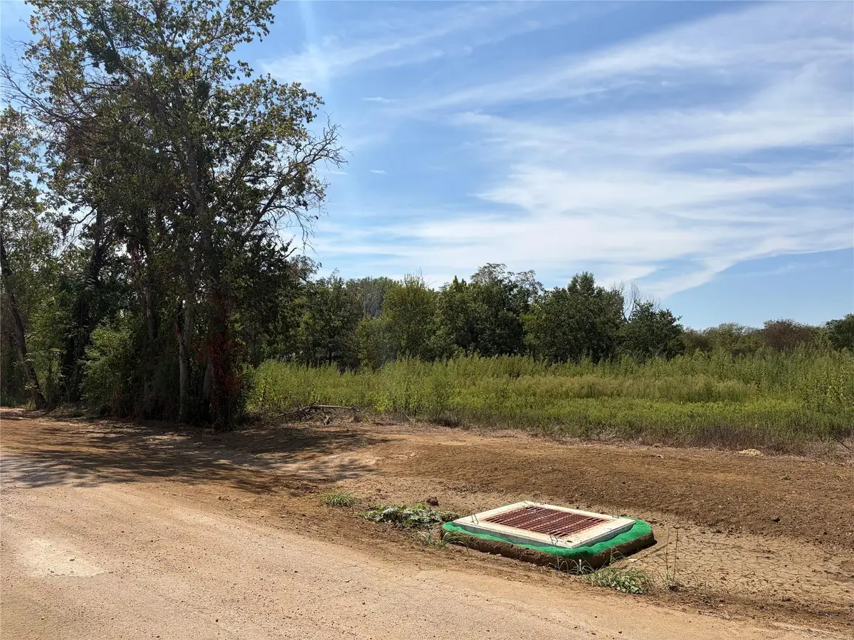 749 Caldwell St, Lexington, TX 78947 - #1