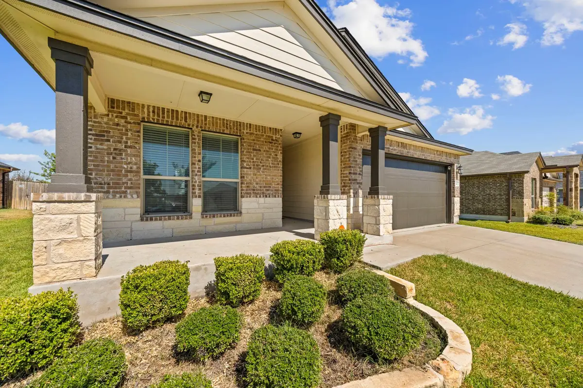 8402 Pleasant Trail Dr, Temple, TX 76502 - #1