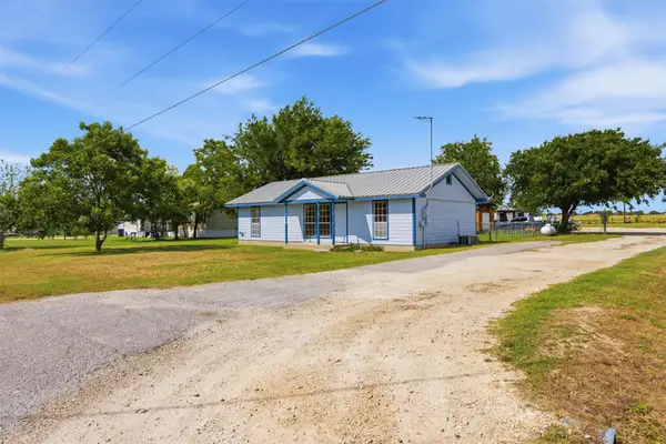 240 Park Meadow Dr, Jarrell, TX 76537