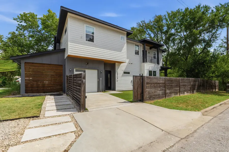 3304 E 17th St #B, Austin, TX 78721 - #2