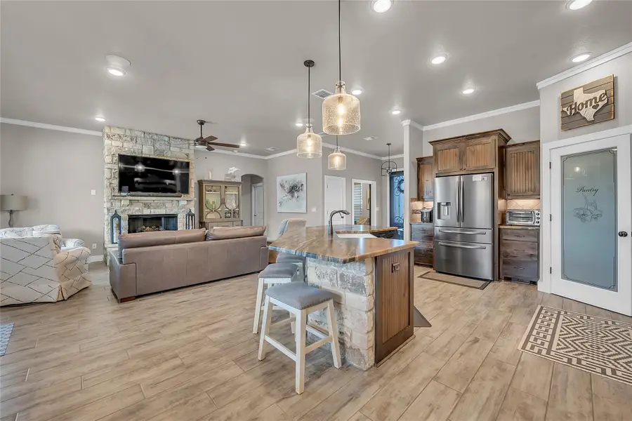 8219 Collins Creek Dr, Salado, TX 76571 - Image #2