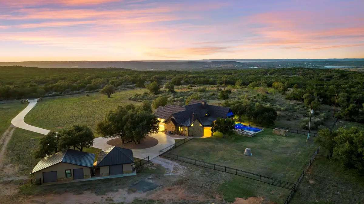 901 Crown Ln, Burnet, TX 78611 - #1