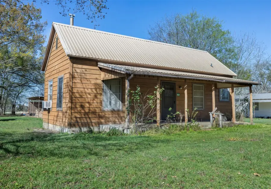 809 N Main St, Lexington, TX 78947 - #2