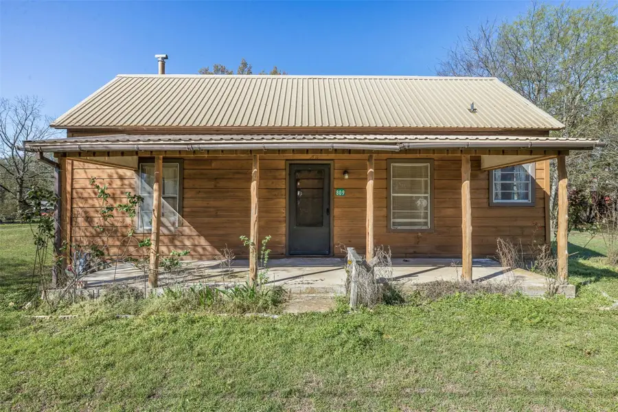 809 N Main St, Lexington, TX 78947 - #3