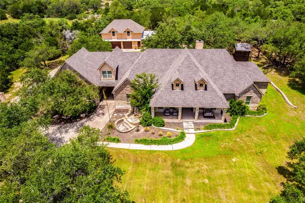 530 Woodland Dr, Driftwood, TX 78619