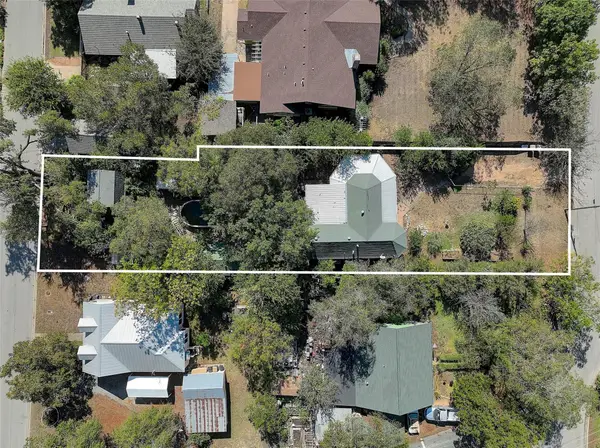 905 S Walnut St, Georgetown, TX 78626