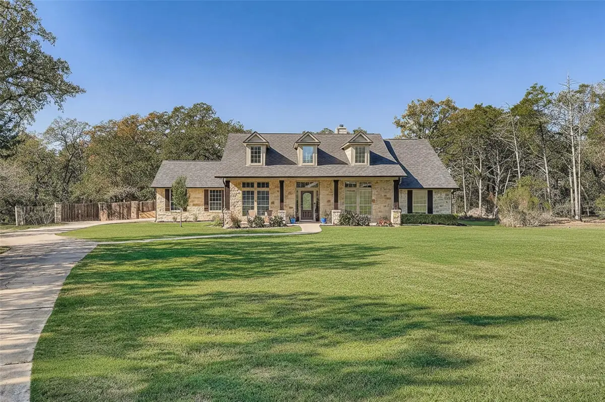 142 Carriage Ct, Bastrop, TX 78602 - #1